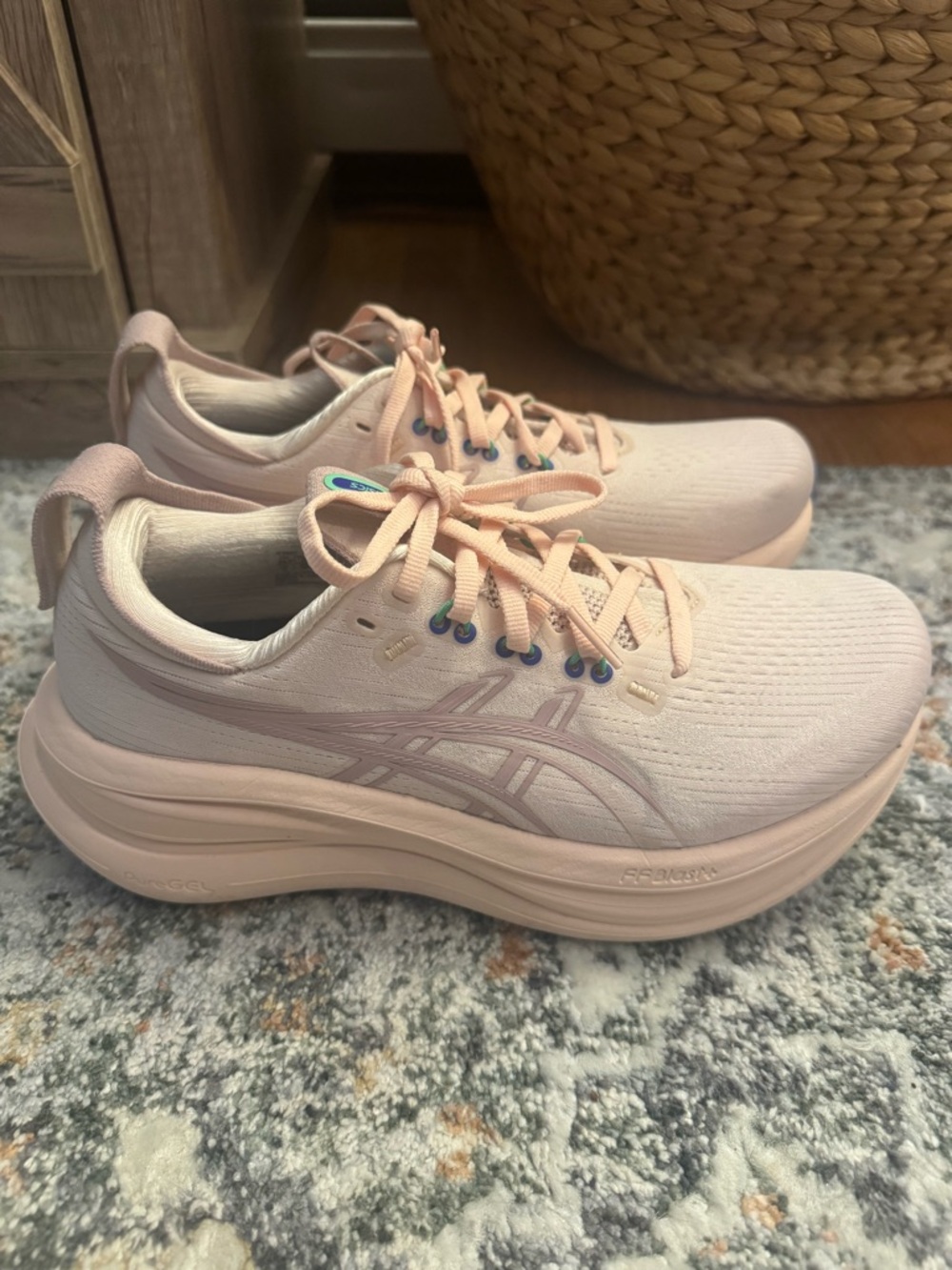 ASICS Gel Nimbus 28 wide size 7 - Picture 2 of 11